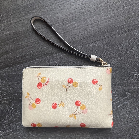 NWOT Coach cherry 🍒 print wristlet mini wallet - Picture 3 of 6